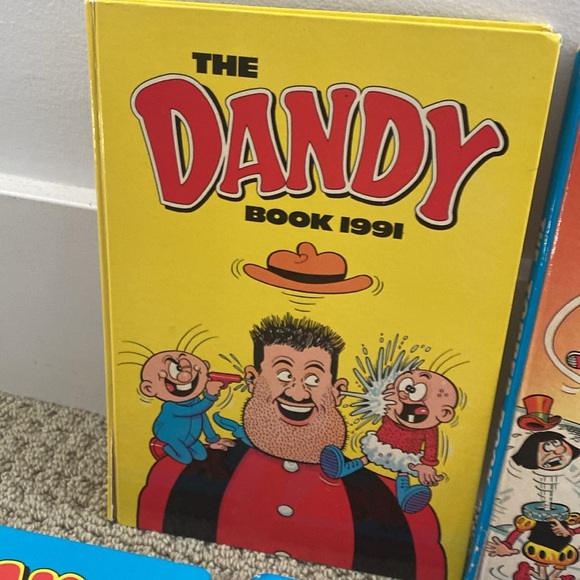 VTG Bundle of 5 Hardcover Collectibles from the UK - Picture 6 of 9